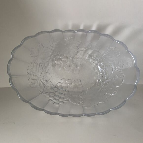 Frosted Glass Oval Fruit Bowl Scalloped Edge Leaves Grapes Textured Design - Picture 5 of 8